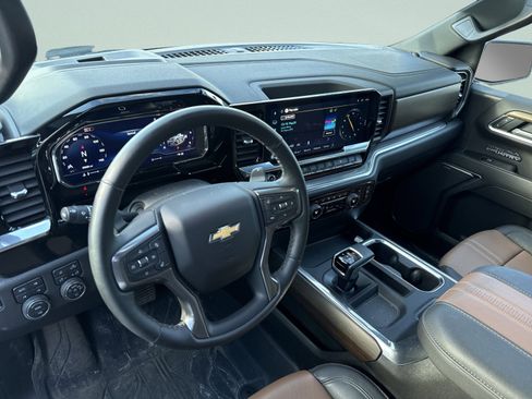 Used 2025 Chevrolet Silverado 1500 High Country w/ High Country Premium Package AWD/4WD image 10