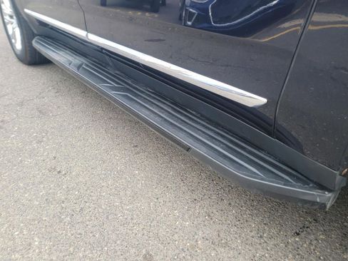 Used 2023 GMC Yukon XL SLT image 11