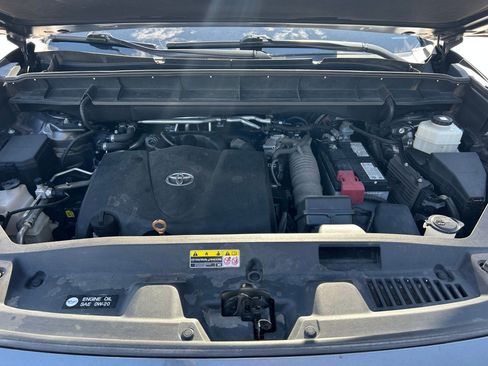 Used 2021 Toyota Highlander LE AWD/4WD image 31