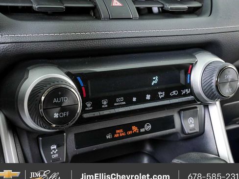 Used 2025 Toyota RAV4 XLE FWD image 15