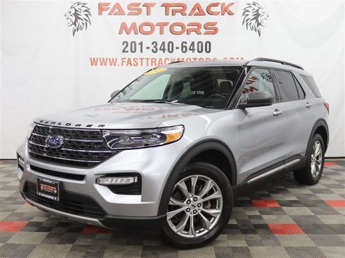 Used 2022 Ford Explorer XLT w/ Equipment Group 202A image 1