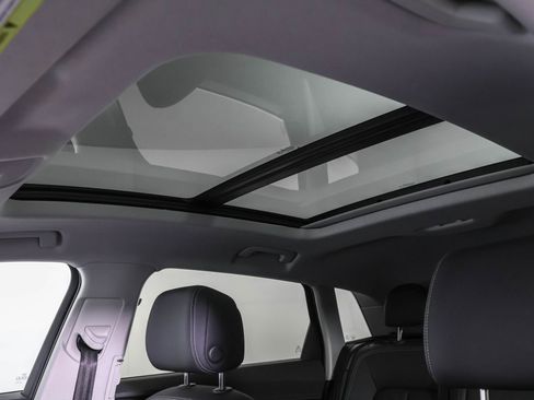 Used 2022 Audi e-tron Premium Plus w/ Premium Plus Package image 32