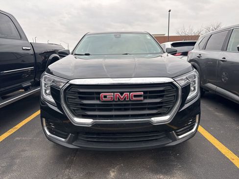 Used 2023 GMC Terrain SLE image 4