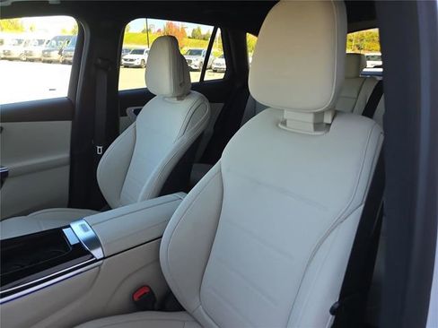 Used 2026 Mercedes-Benz GLC 300 4MATIC image 23