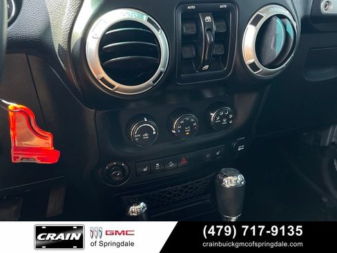 Used 2013 Jeep Wrangler Unlimited Sahara w/ Connectivity Group AWD/4WD image 18