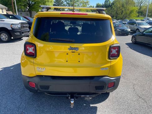 Used 2017 Jeep Renegade Latitude AWD/4WD image 7