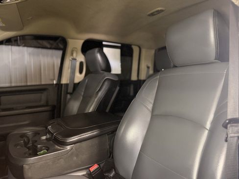 Used 2019 RAM 3500 Tradesman w/ Chrome Appearance Group AWD/4WD image 13
