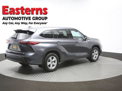 Used 2022 Toyota Highlander LE image 42