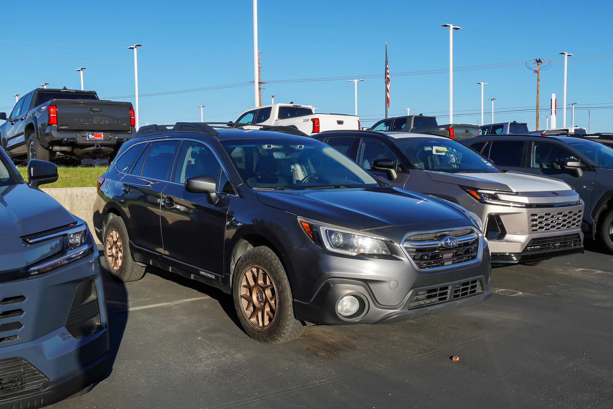 Used 2019 Subaru Outback 2.5i Premium AWD/4WD image 2