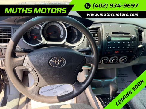 Used 2011 Toyota Tacoma 4x4 Double Cab w/ Convenience Pkg image 4