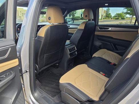 Used 2024 Volkswagen Atlas Cross Sport SE w/ Panoramic Sunroof Package AWD/4WD image 17