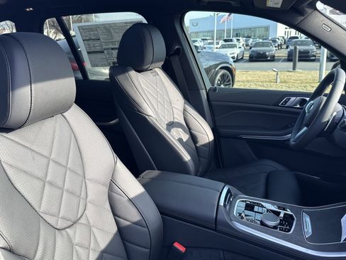 Used 2026 BMW X5 xDrive50e w/ M Sport Package image 32