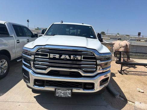 Used 2025 RAM 3500 Laramie AWD/4WD image 4
