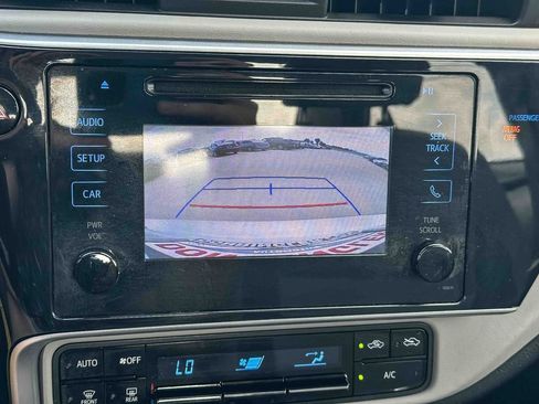 Used 2019 Toyota Corolla LE image 30