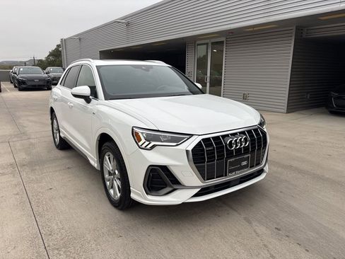 Certified 2025 Audi Q3 2.0T Premium w/ Convenience Package image 3