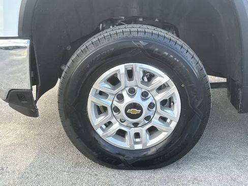 Used 2025 Chevrolet Silverado 2500 LT w/ Convenience Package AWD/4WD image 11