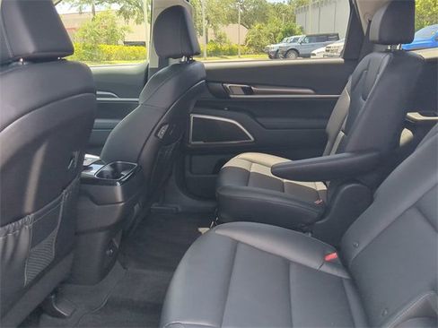 Used 2023 Kia Telluride S w/ S Sunroof Package image 4