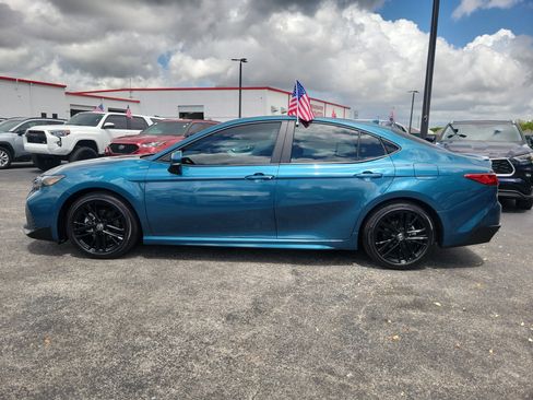 Used 2025 Toyota Camry SE FWD image 7