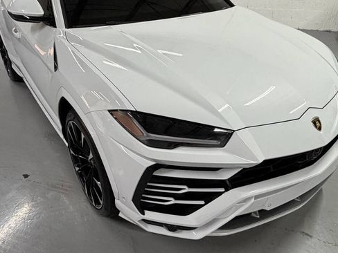 Used 2020 Lamborghini Urus AWD/4WD image 3