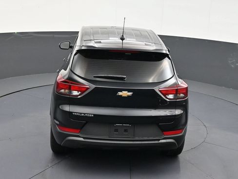 Used 2025 Chevrolet TrailBlazer LS FWD image 16