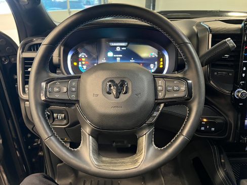 Used 2025 RAM 2500 Limited AWD/4WD image 11