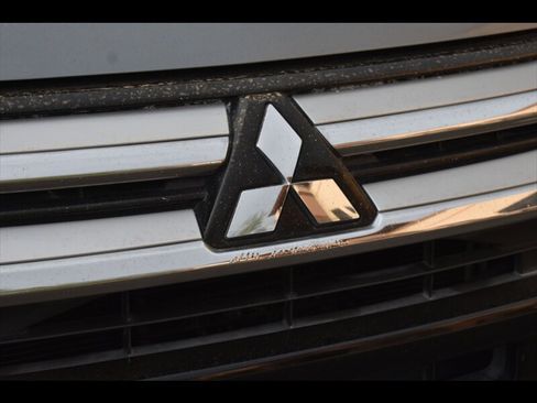 Used 2016 Mitsubishi Outlander SE FWD image 40