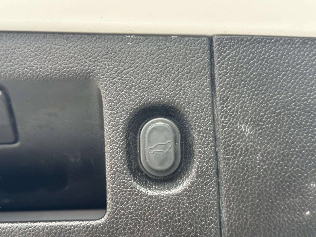 Used 2016 Chevrolet Tahoe LTZ AWD/4WD image 18