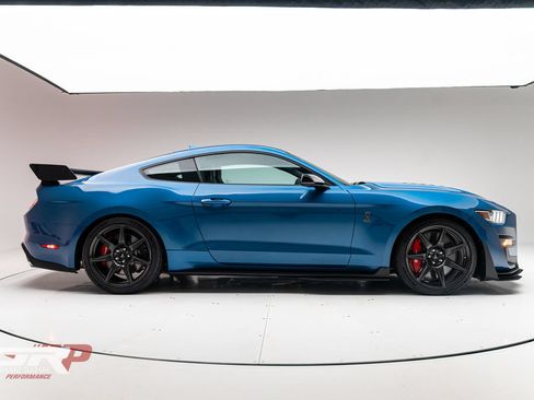 Used 2021 Ford Mustang Shelby GT500 w/ Carbon Fibre Track Pack RWD image 2