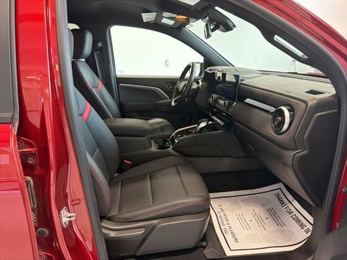 Used 2025 Chevrolet Colorado Z71 w/ Technology Package AWD/4WD image 23