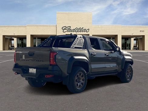 Used 2025 Toyota Tacoma TRD Sport image 5