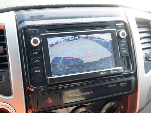 Used 2015 Toyota Tacoma 4x4 Double Cab w/ TRD Sport Package image 4
