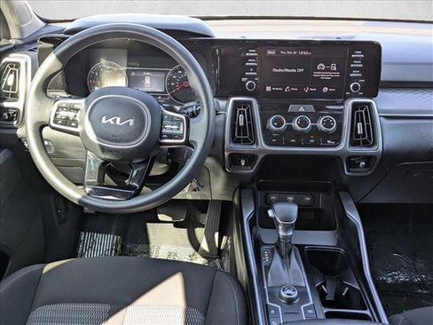 Used 2023 Kia Sorento LX image 18