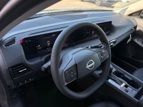 New 2026 Nissan Sentra SR w/ SR Premium Package FWD image 18