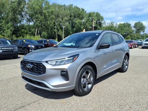 Certified 2024 Ford Escape ST-Line w/ Tech Pack #1 AWD/4WD image 3