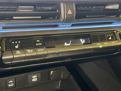 Used 2024 Toyota Prius XLE image 27