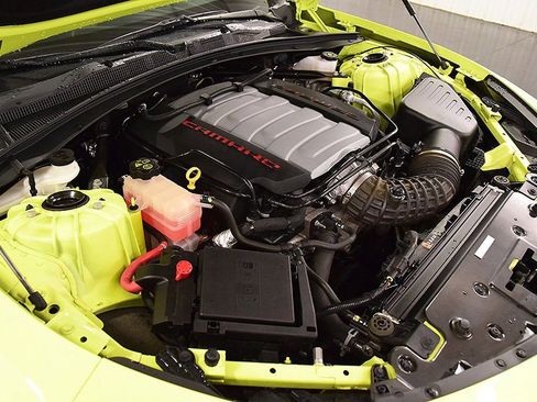 Used 2021 Chevrolet Camaro LT w/ Technology Package image 34