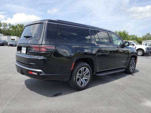 Used 2024 Jeep Wagoneer L Series II w/ Flexible Seating Group RWD image 6