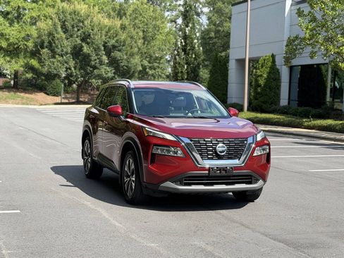 Used 2021 Nissan Rogue SV w/ Premium Package FWD image 1