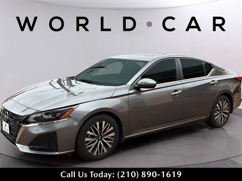 Used 2023 Nissan Altima 2.5 SV w/ SV Premium Package image 6