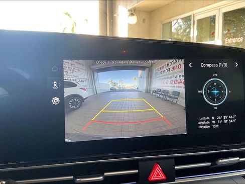 Used 2025 Hyundai Elantra Limited image 13