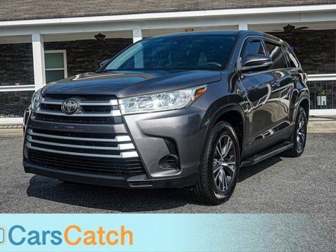 Used 2019 Toyota Highlander LE FWD image 12