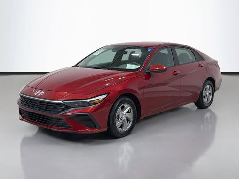 Used 2024 Hyundai Elantra SE FWD image 5