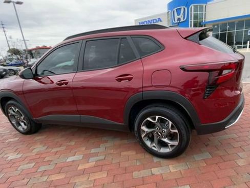 Used 2025 Chevrolet Trax LT w/ Driver Confidence Package FWD image 7
