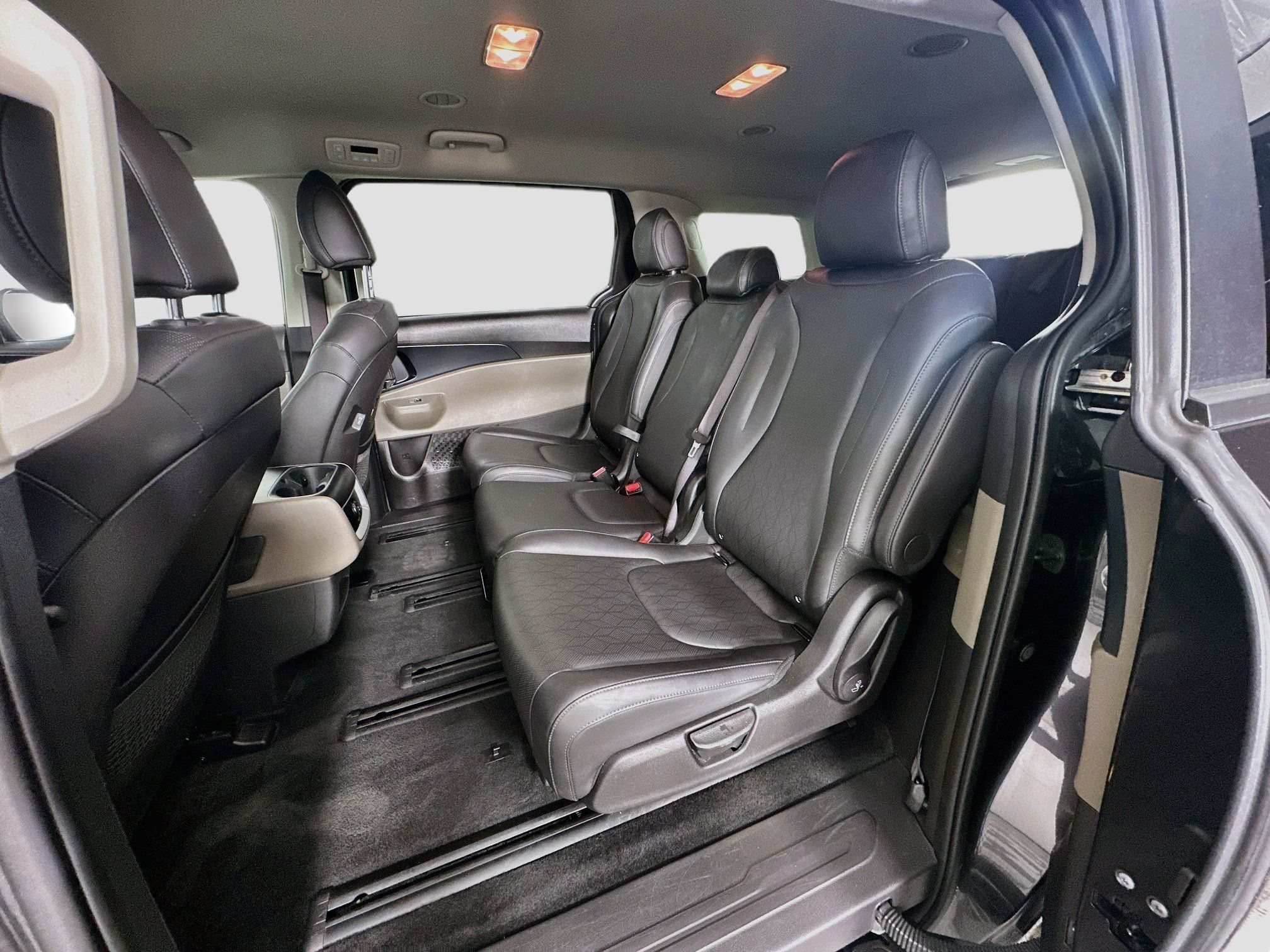 Used 2026 Kia Carnival LXS FWD image 29