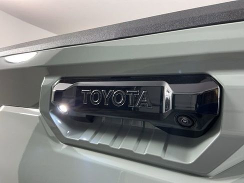 Used 2025 Toyota Tundra Limited AWD/4WD image 8