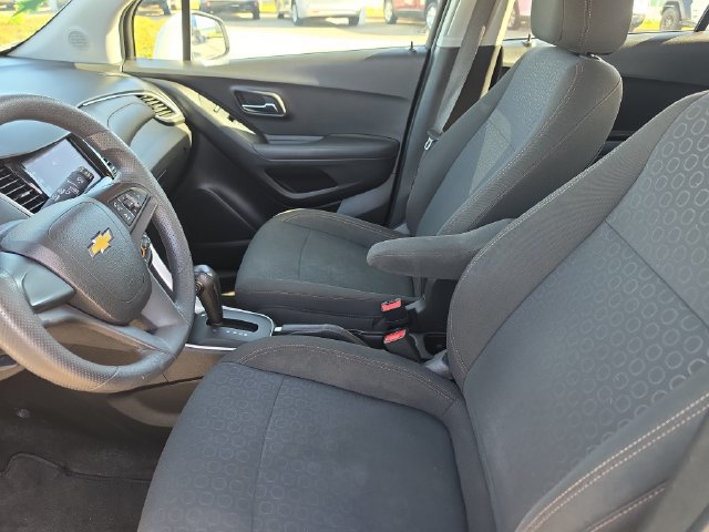 Used 2020 Chevrolet Trax LS FWD image 16