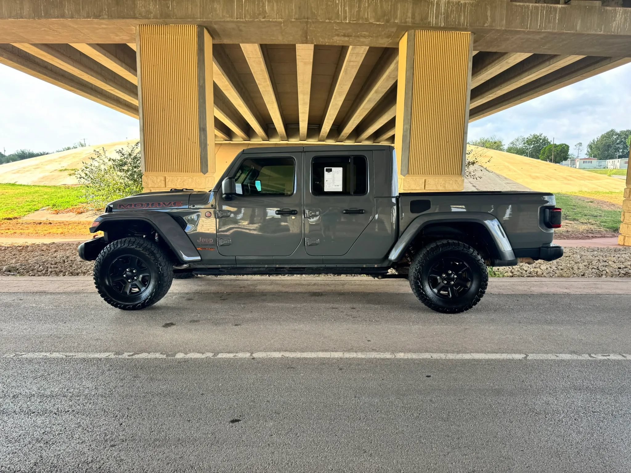 Used 2020 Jeep Gladiator Mojave AWD/4WD image 6