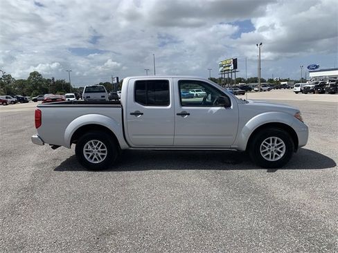 Used 2019 Nissan Frontier SV image 3