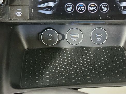 Used 2025 Genesis G70 2.5T RWD image 26