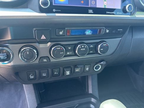 Used 2022 Toyota Tacoma TRD Off-Road w/ TRD Premium Off Road Package AWD/4WD image 23